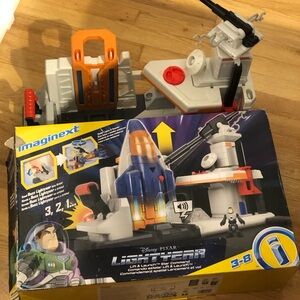 Disney lightyear lift and launch star command playset